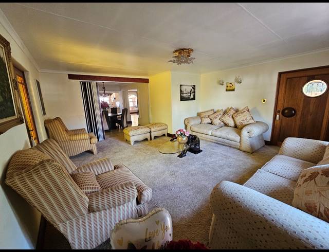 4 bed property for sale in MONTANA TUINE